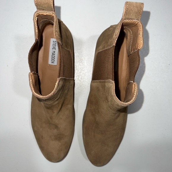Steve Madden Shoes - Steve Madden tan suede leather bootie size 10